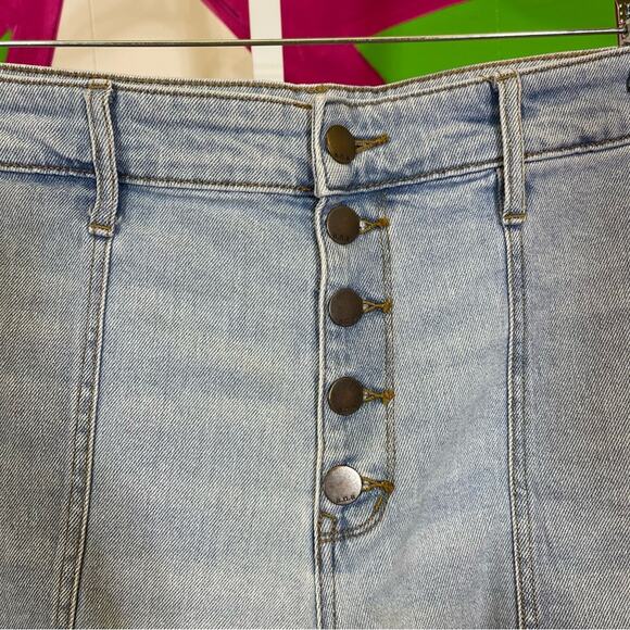 ANA, High Rise Denim Button-Fly Women Shorts. Size 20W. Excellent condition! - Picture 3 of 7